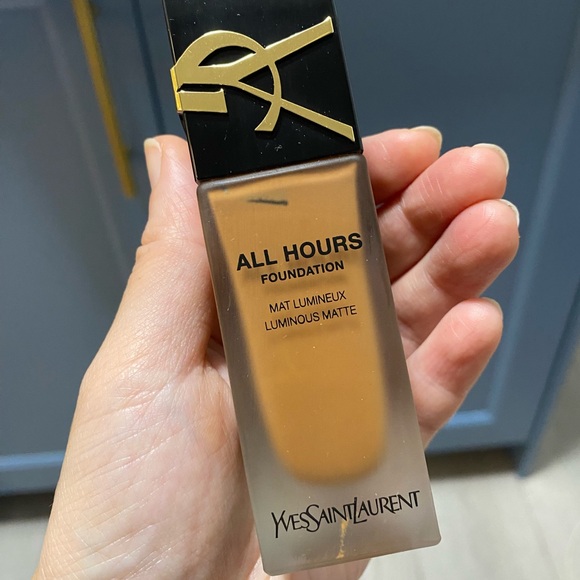 Charlotte Tilbury, YSL, Guerlain, Sisley foundations - Picture 8 of 8